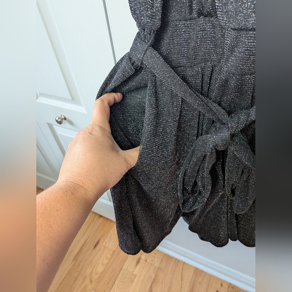 TORRID Glitter Lurex Flutter Sleeve Surplice Romper Size 2 = 2X Black - Picture 9 of 13